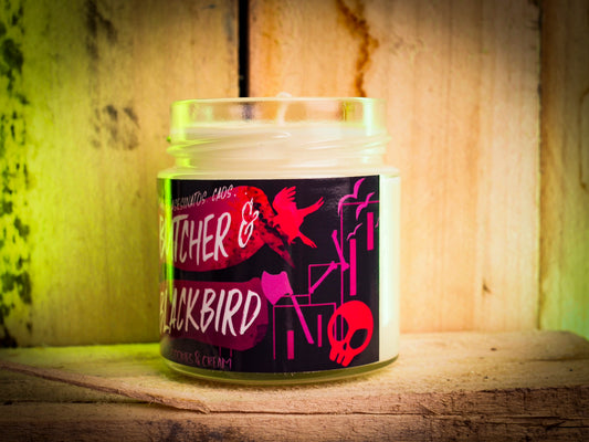 Vela Clásica “Butcher and Blackbird" Brynne Weaver - Monsters Candles ® - Velas Literarias