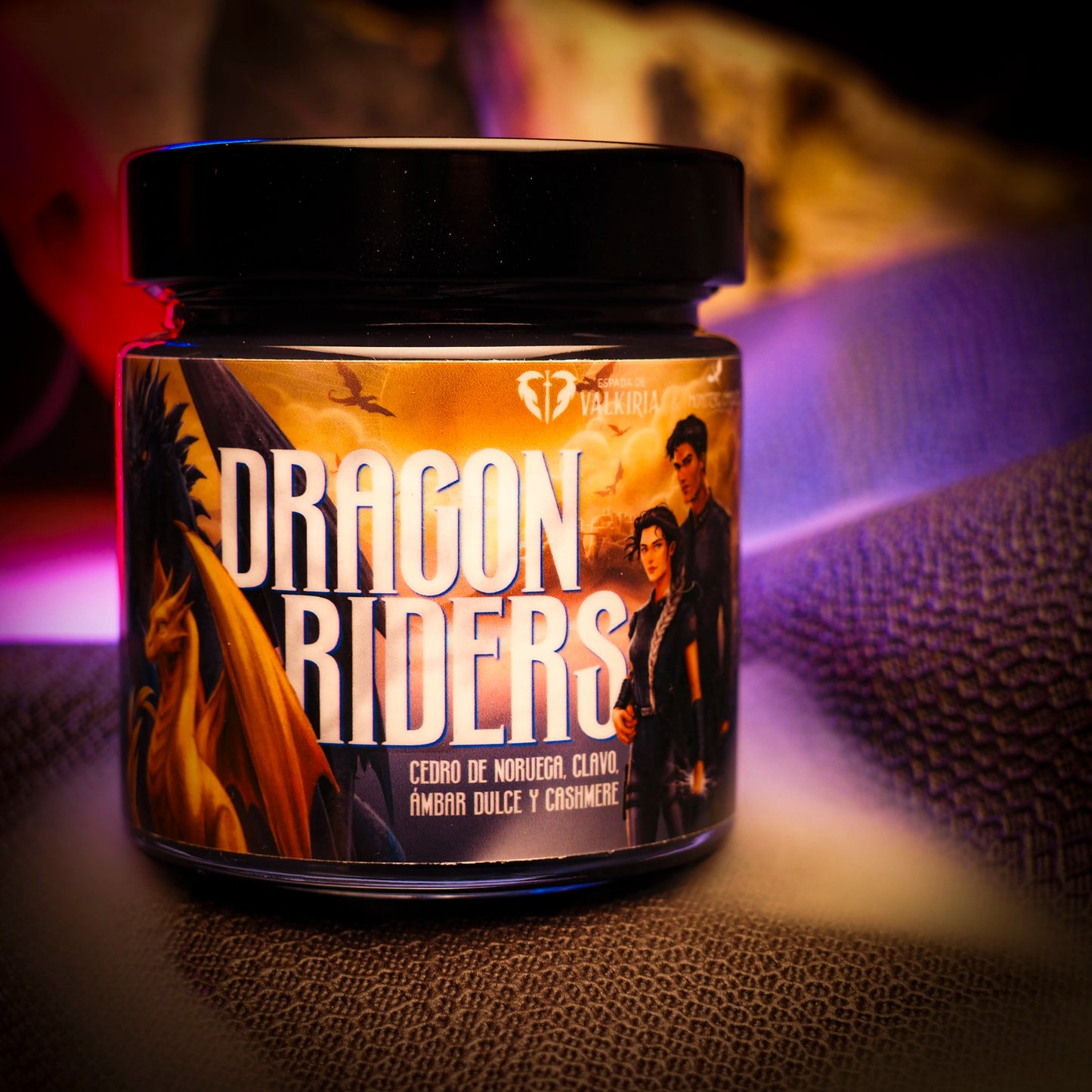 Vela "Dragon Riders" Ed. Limitada x @espadadevalkiria - Monsters Candles ® - Velas Literarias