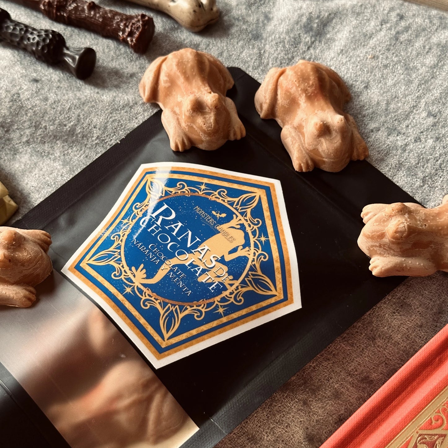 Ranas de Chocolate de Harry Potter 100 gr. - Monsters Candles ® - Velas Literarias artesanas de soja 100% ecológica