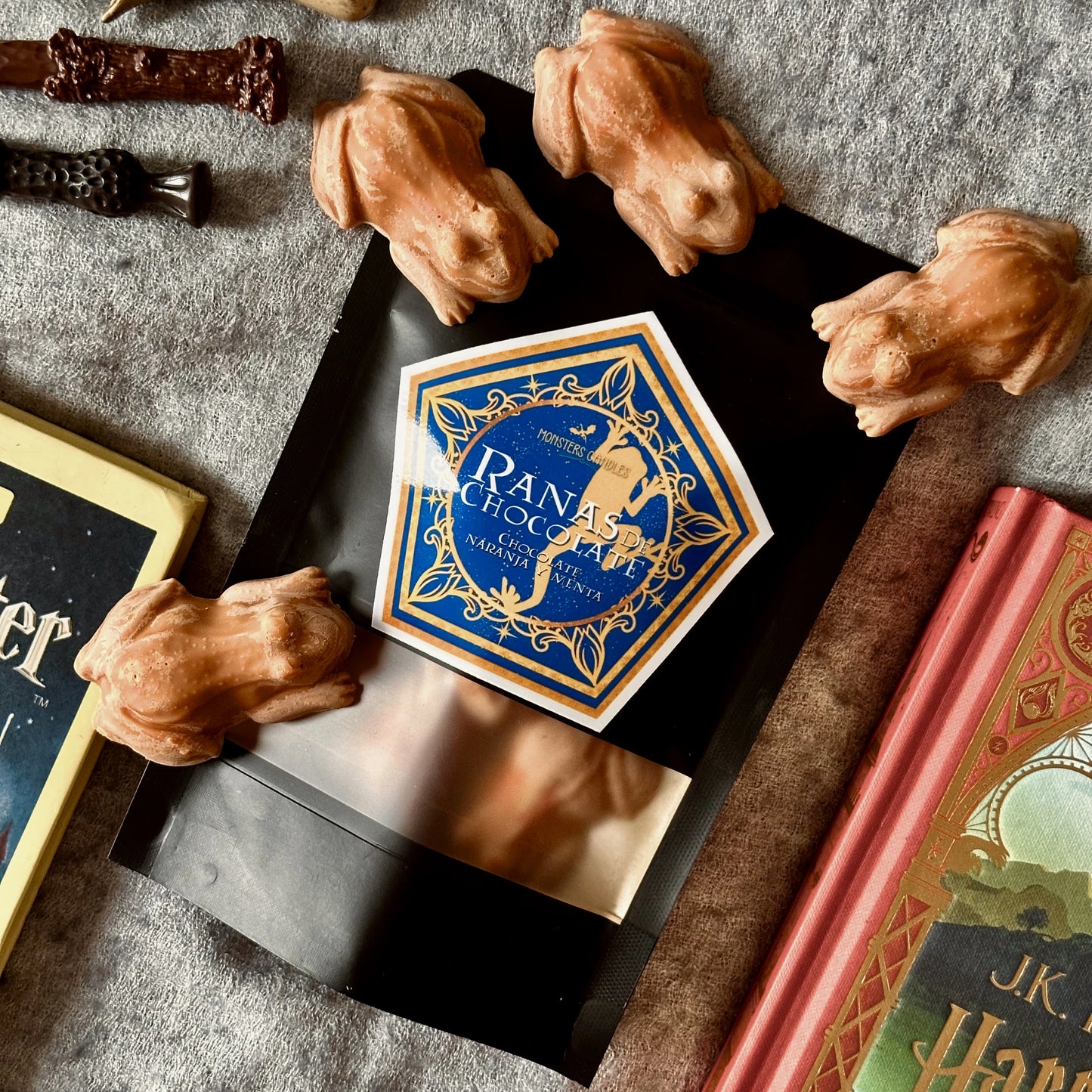 Ranas de Chocolate de Harry Potter 100 gr. - Monsters Candles ® - Velas Literarias artesanas de soja 100% ecológica