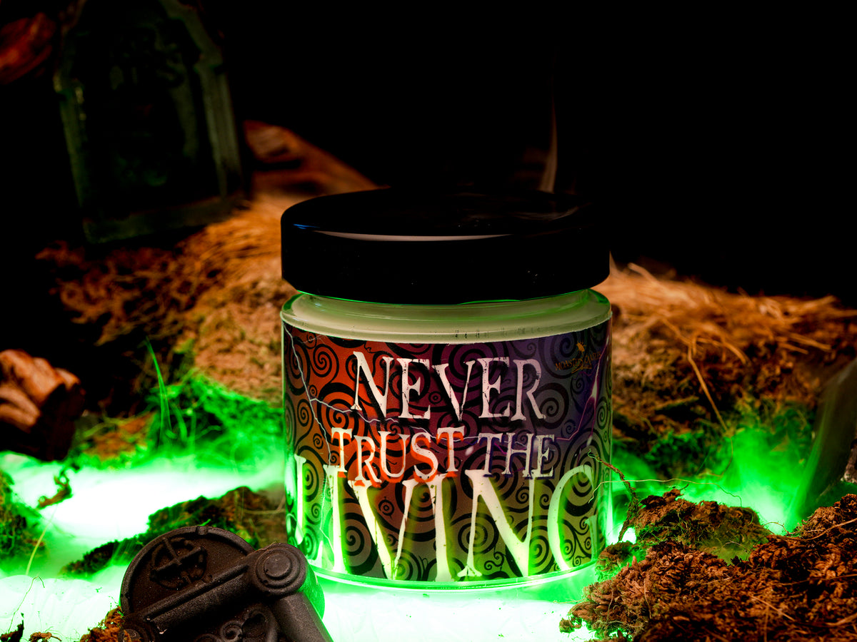 Vela clásica "Never Trust The Living"