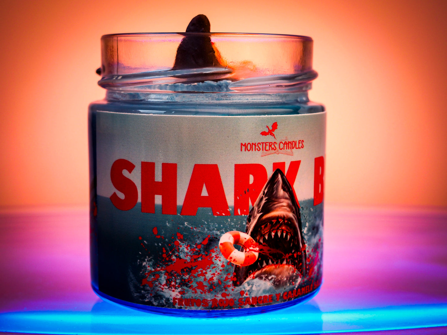 Vela "Shark Bite" Ed. Coleccionista - Summer '25 - Monsters Candles ® - Velas Literarias