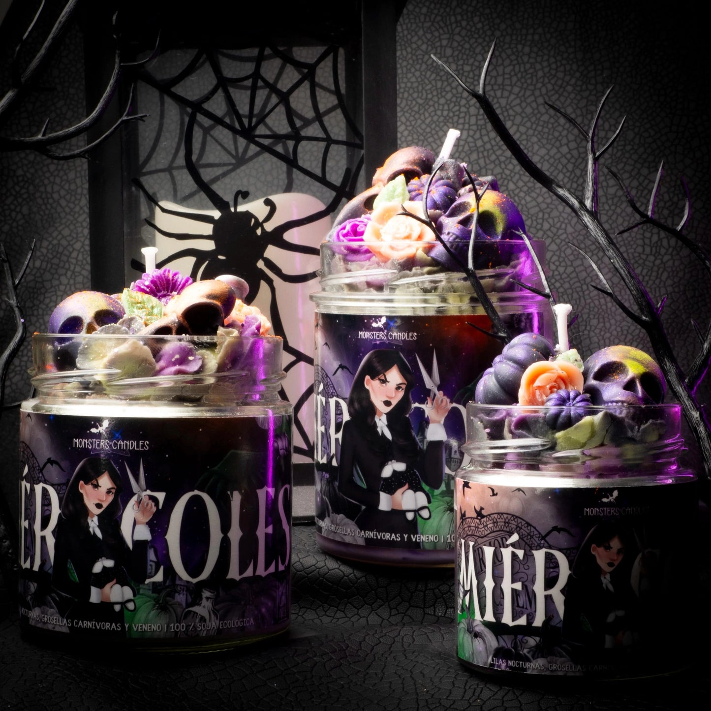Vela “Miércoles” Ed. Exclusiva x @misslion.art | Monsters Candles ® - Velas Literarias