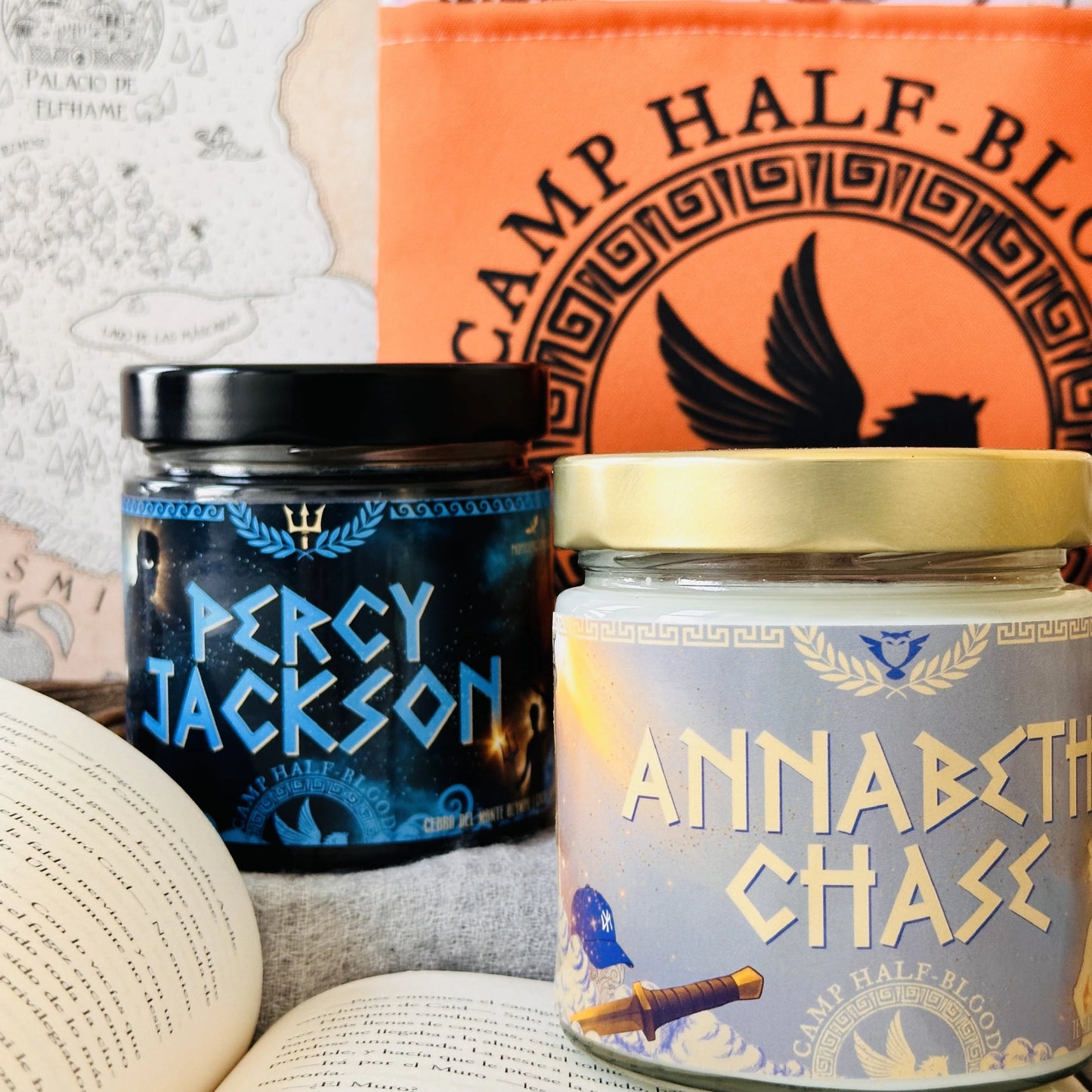 Pack “Percy Jackson” VELA + FUNDA DE LIBRO - Monsters Candles ® - Velas Literarias artesanas de soja 100% ecológica
