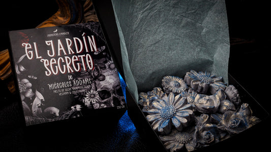 Melts “El jardín secreto de Miércoles Addams” La Familia Addams | Monsters Candles ® - Velas Literarias