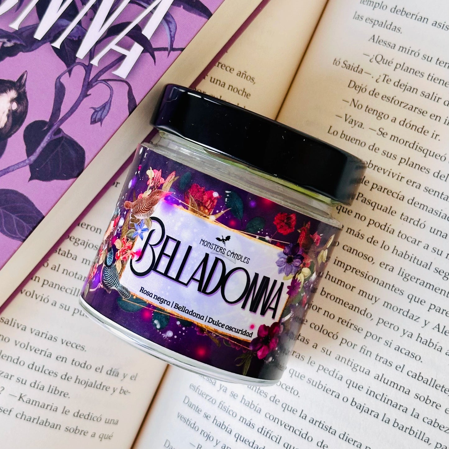 Vela “Belladonna” - Monsters Candles ® - Velas Literarias artesanas de soja 100% ecológica
