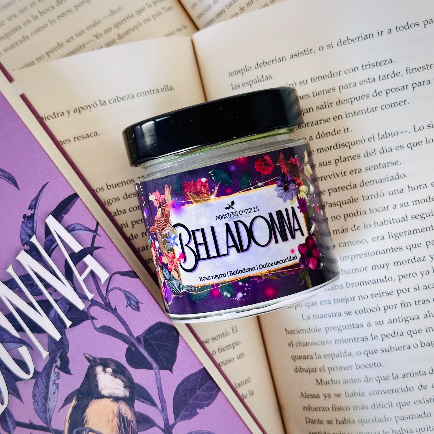 Vela “Belladonna” - Monsters Candles ® - Velas Literarias artesanas de soja 100% ecológica