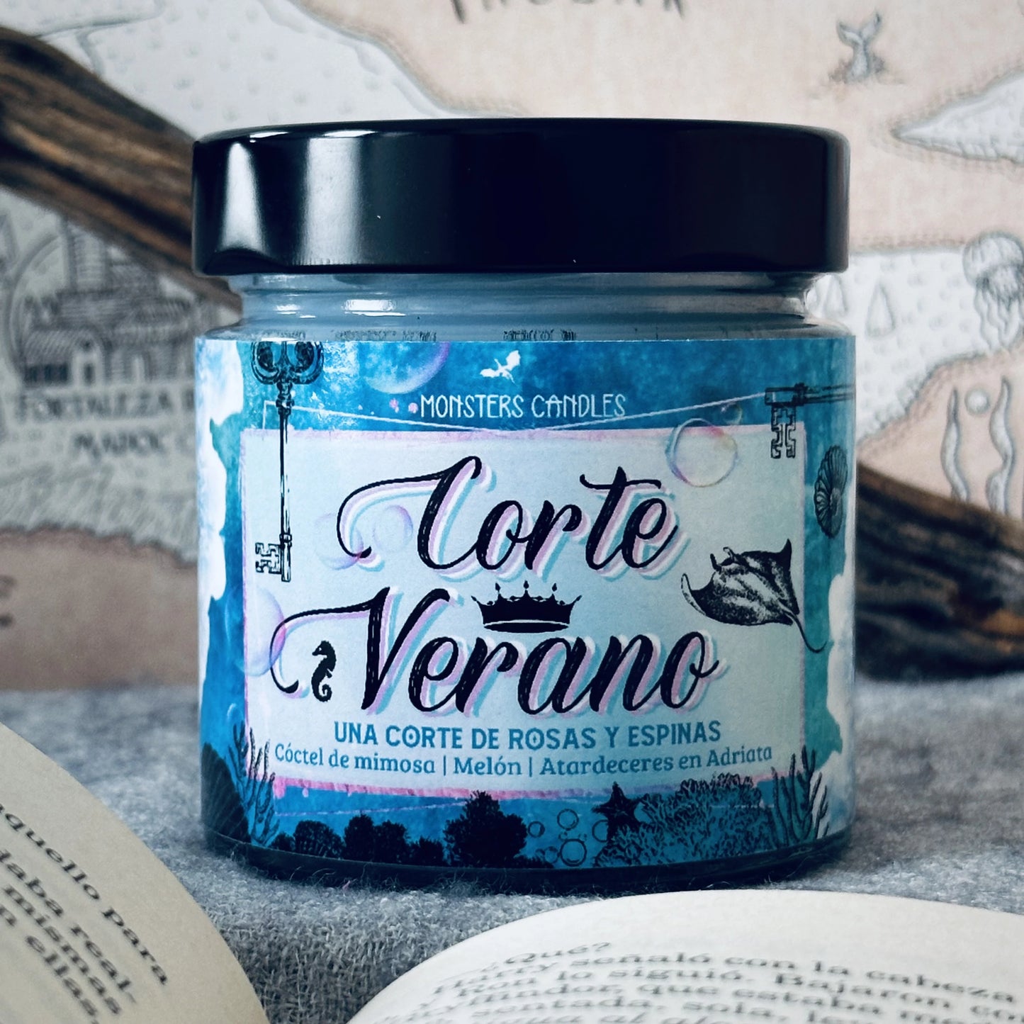 Vela "Corte Verano" Acotar - Monsters Candles ® - Velas Literarias artesanas de soja 100% ecológica