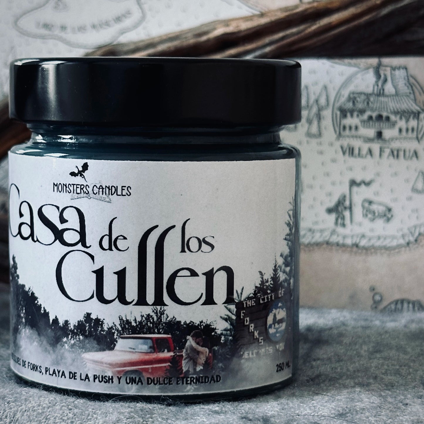 Vela “Casa de los Cullen” Crepúsculo - Monsters Candles ® - Velas Literarias artesanas de soja 100% ecológica