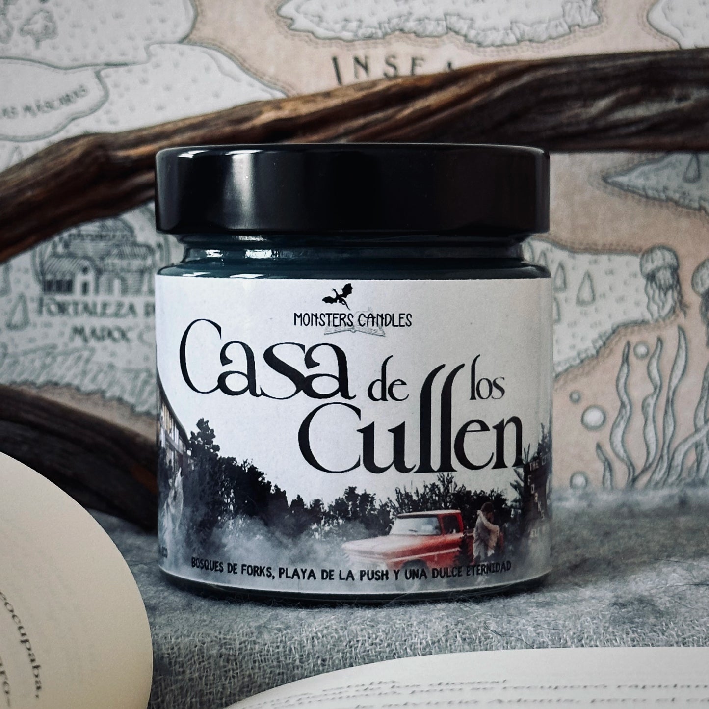 Vela “Casa de los Cullen” Crepúsculo - Monsters Candles ® - Velas Literarias artesanas de soja 100% ecológica