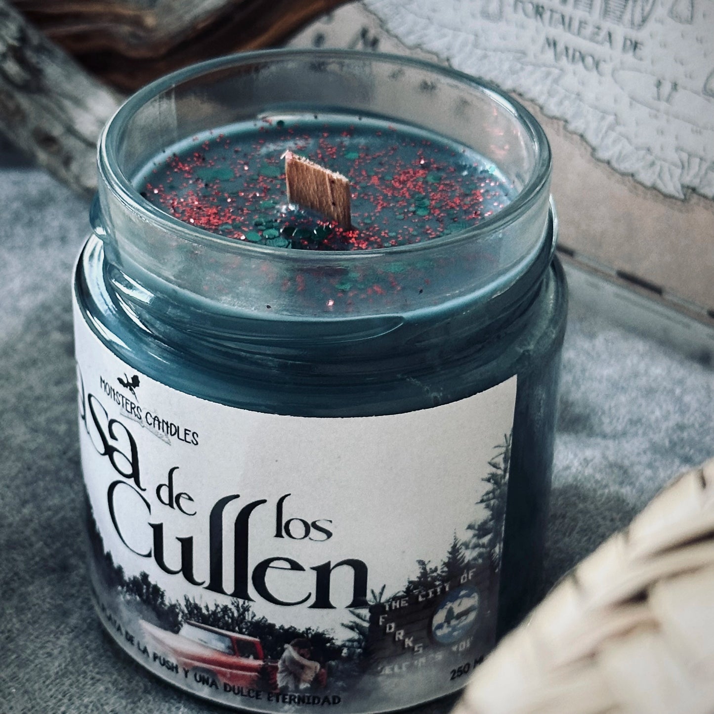 Vela “Casa de los Cullen” Crepúsculo - Monsters Candles ® - Velas Literarias artesanas de soja 100% ecológica
