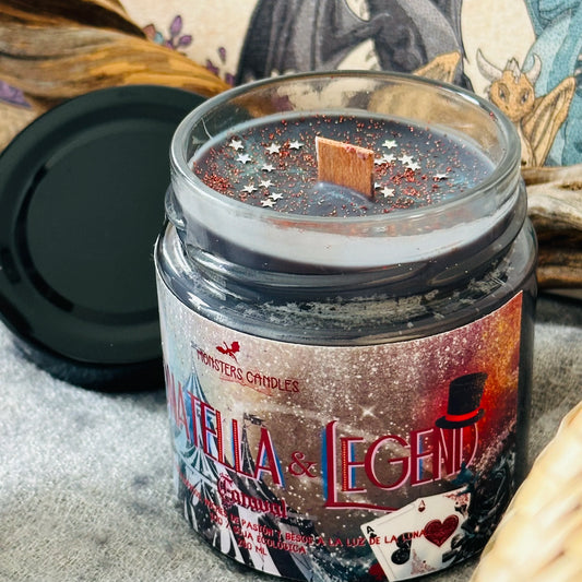 Vela “Donatella y Legend” Caraval - Monsters Candles ® - Velas Literarias artesanas de soja 100% ecológica