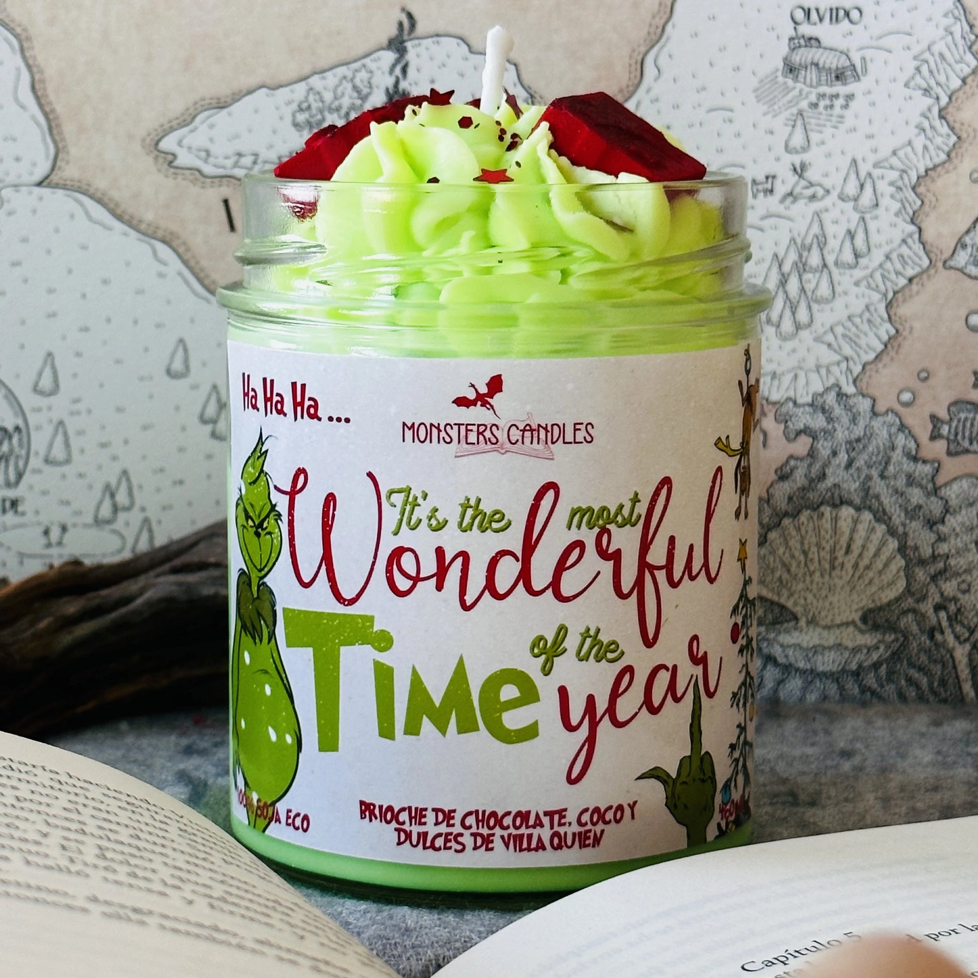 Vela “Grinch” Colección Navidad - Monsters Candles ® - Velas Literarias artesanas de soja 100% ecológica