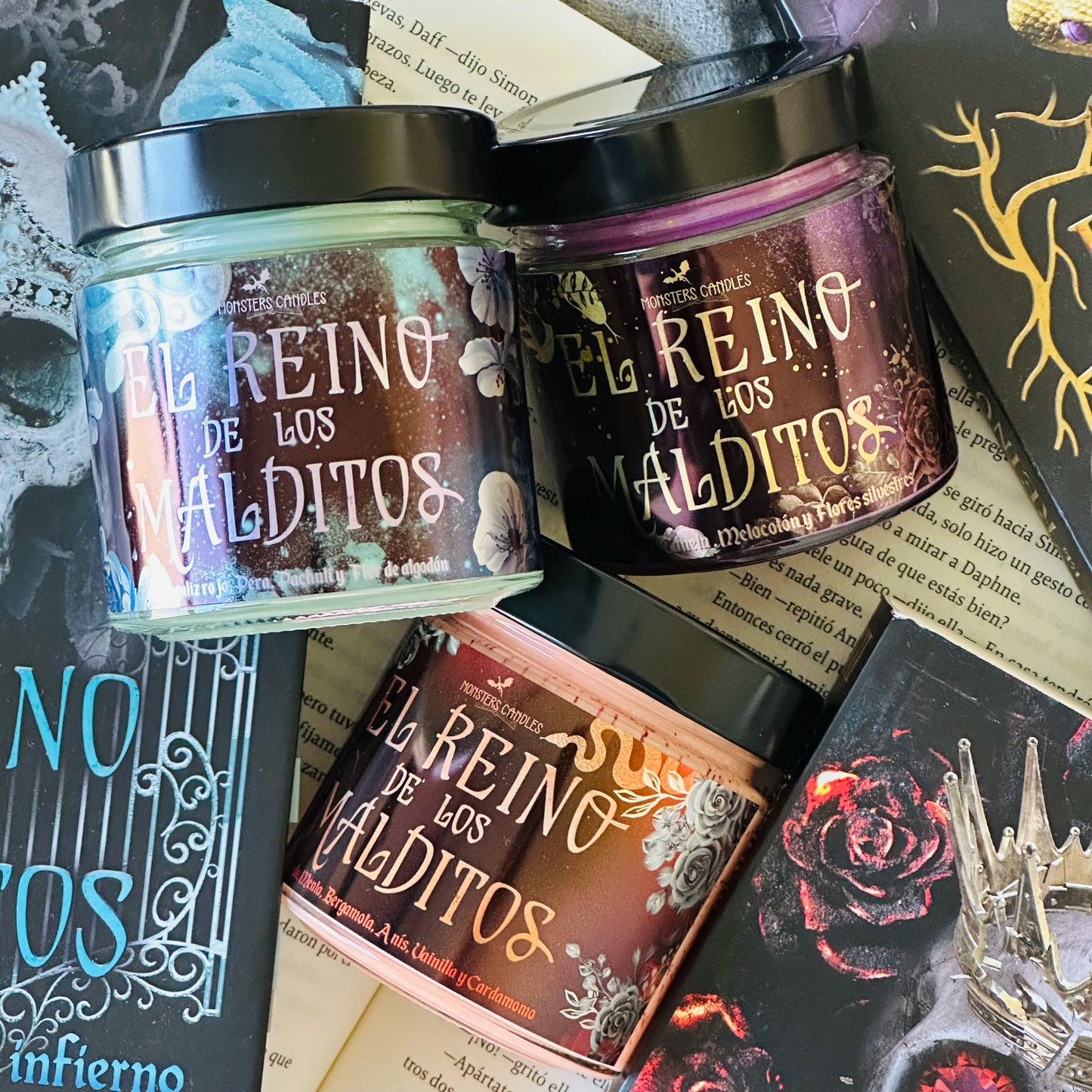 Vela "El Reino de los Malditos Vol 1." Kerri Maniscalco - Monsters Candles ® - Velas Literarias artesanas de soja 100% ecológica