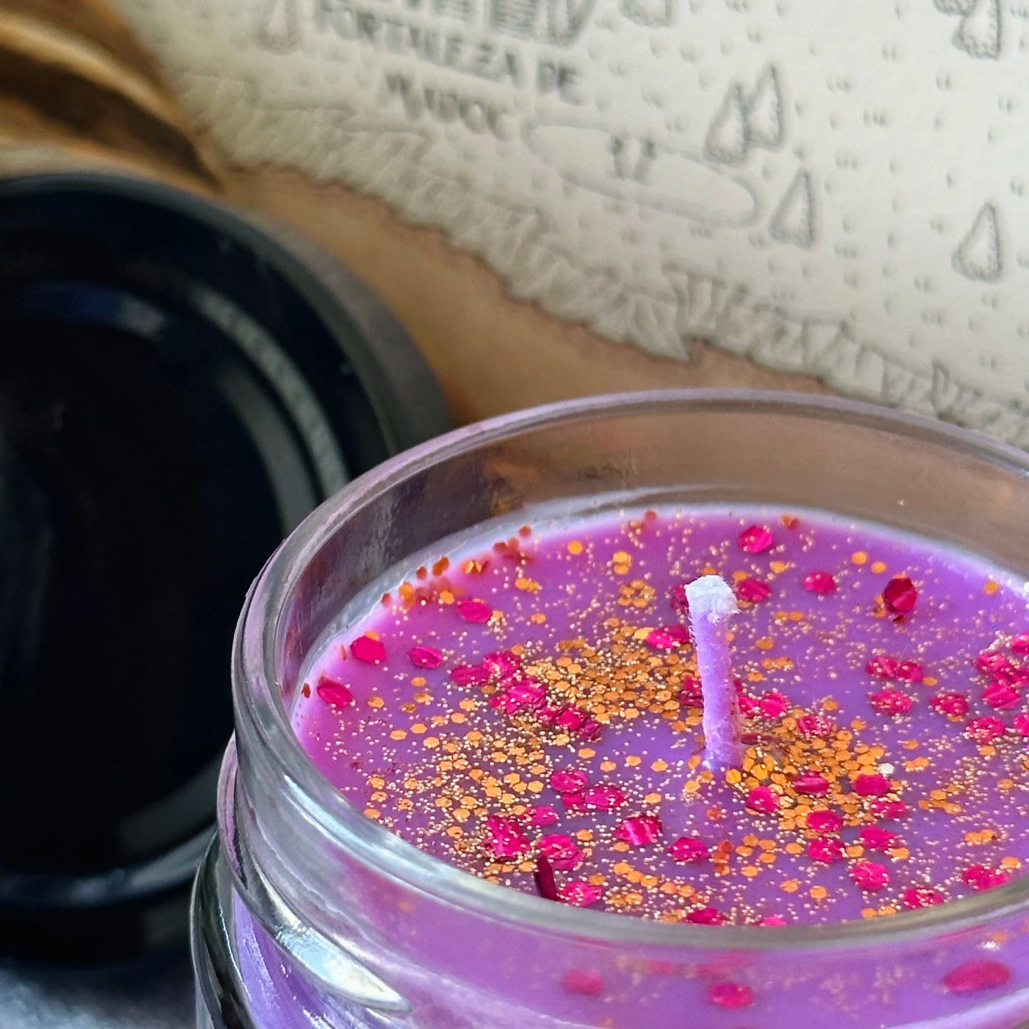Vela "El Reino de los Malditos Vol 1." Kerri Maniscalco - Monsters Candles ® - Velas Literarias artesanas de soja 100% ecológica