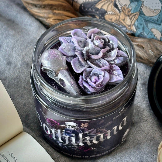 Vela “Gothikana” RuNyx - Monsters Candles ® - Velas Literarias artesanas de soja 100% ecológica