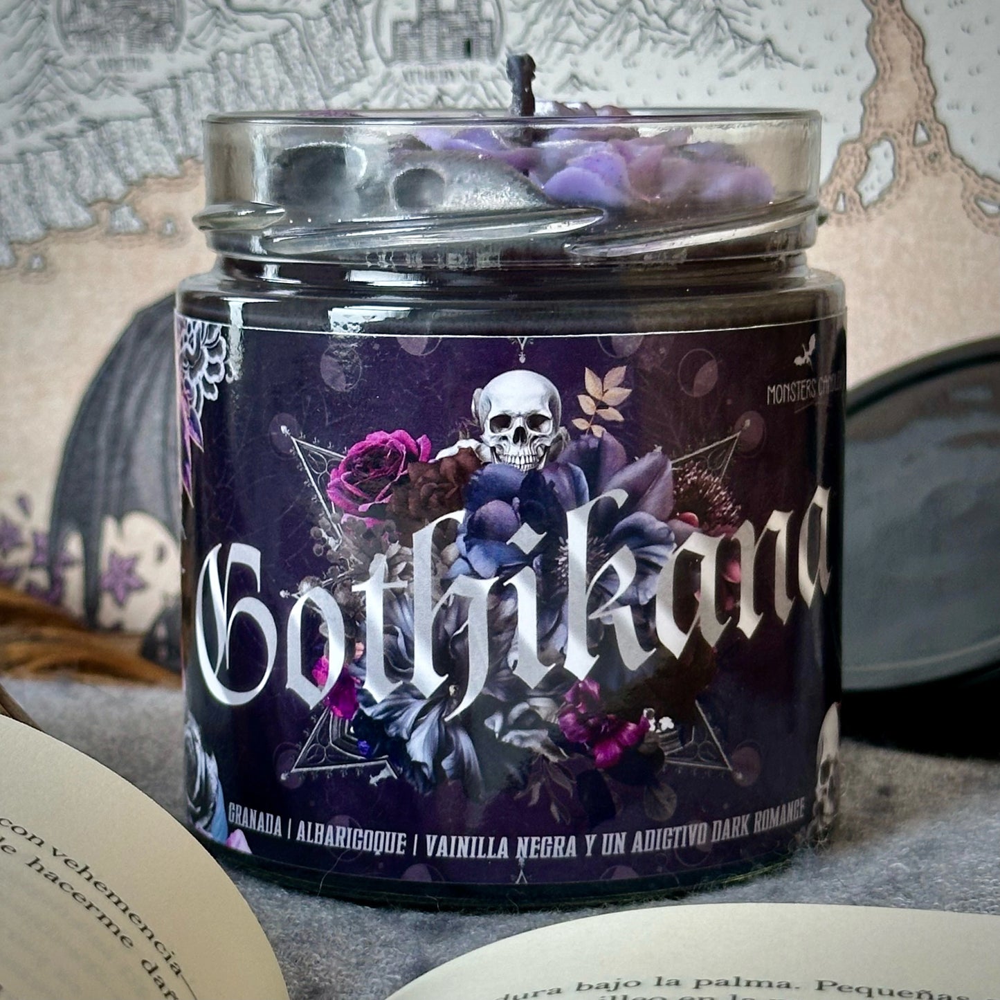Vela “Gothikana” RuNyx - Monsters Candles ® - Velas Literarias artesanas de soja 100% ecológica
