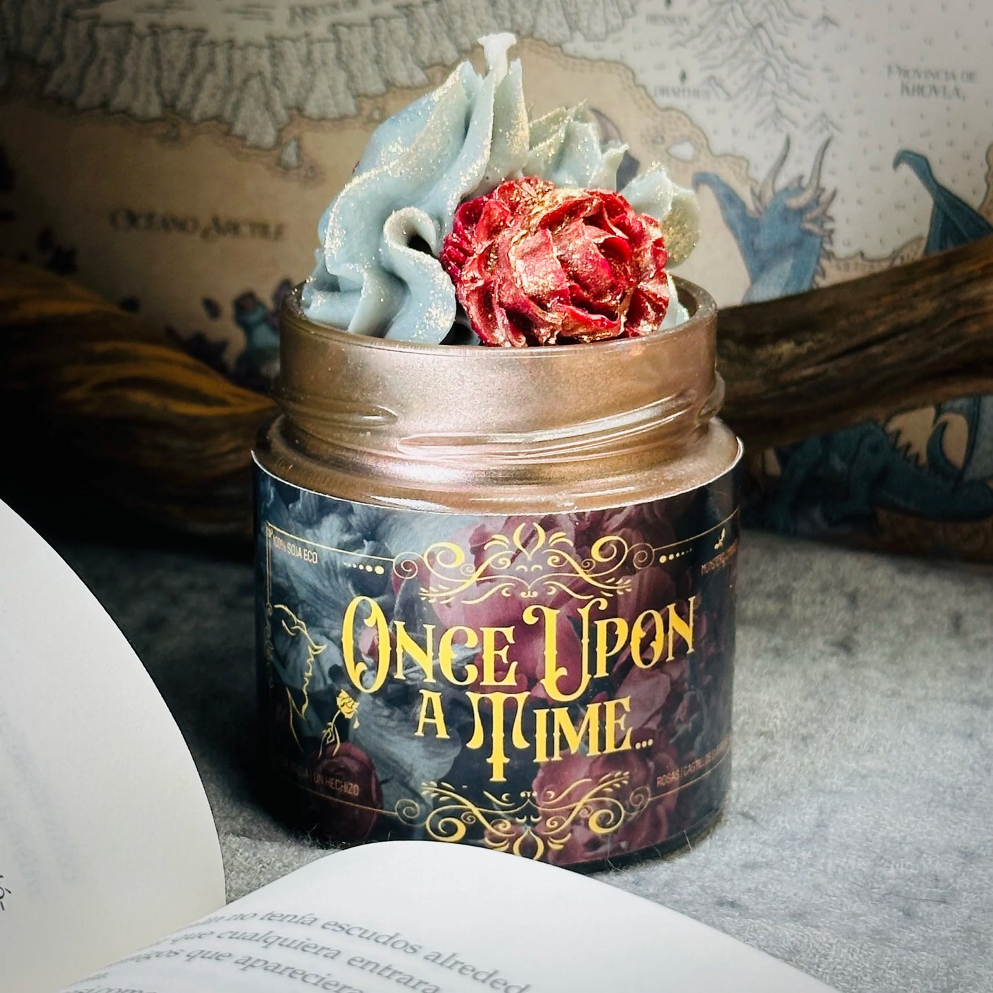 Vela "Once Upon A Time" Colección Fantasía - Monsters Candles ® - Velas Literarias artesanas de soja 100% ecológica
