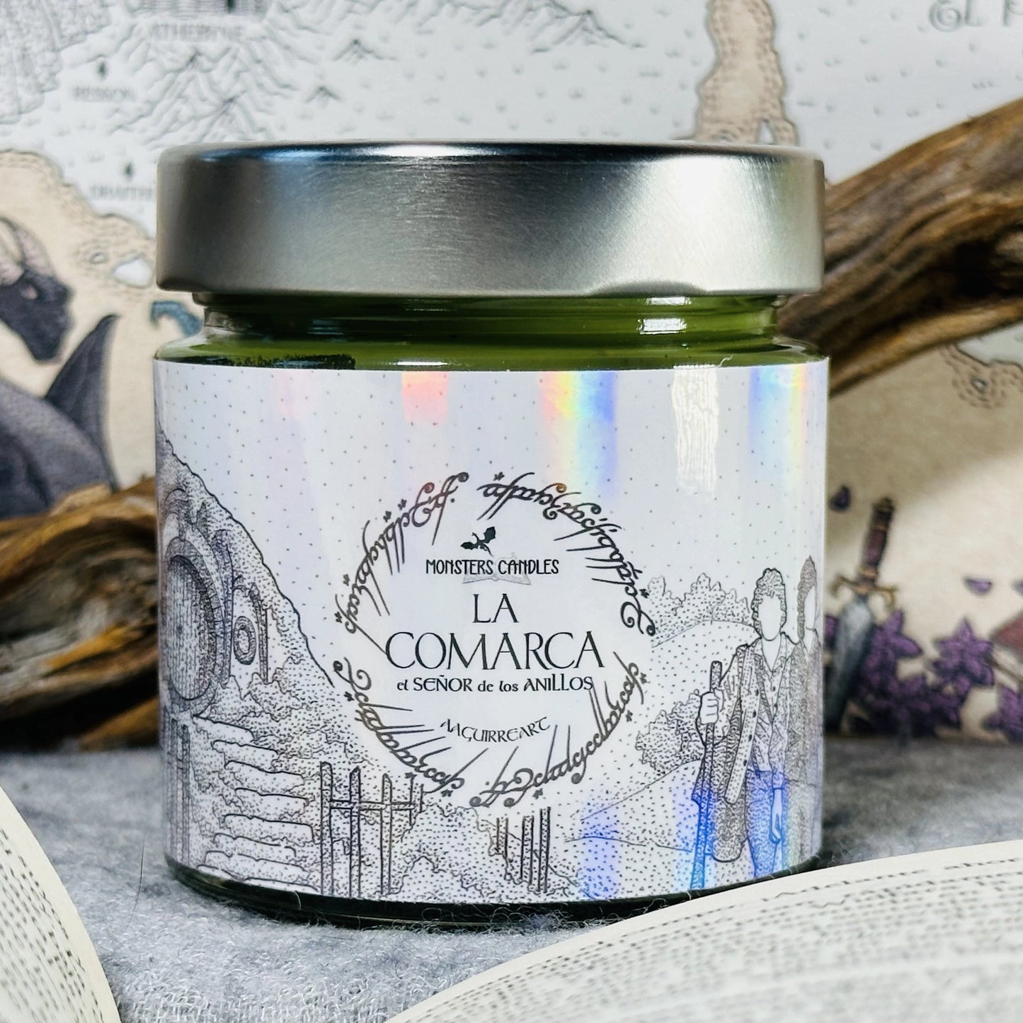 Vela "La Comarca" El Señor de los Anillos x @aaguirreart - Monsters Candles ® - Velas Literarias artesanas de soja 100% ecológica
