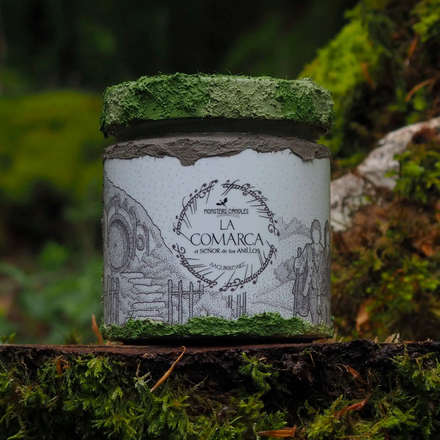 Vela "La Comarca" El Señor de los Anillos x @aaguirreart - Monsters Candles ® - Velas Literarias artesanas de soja 100% ecológica