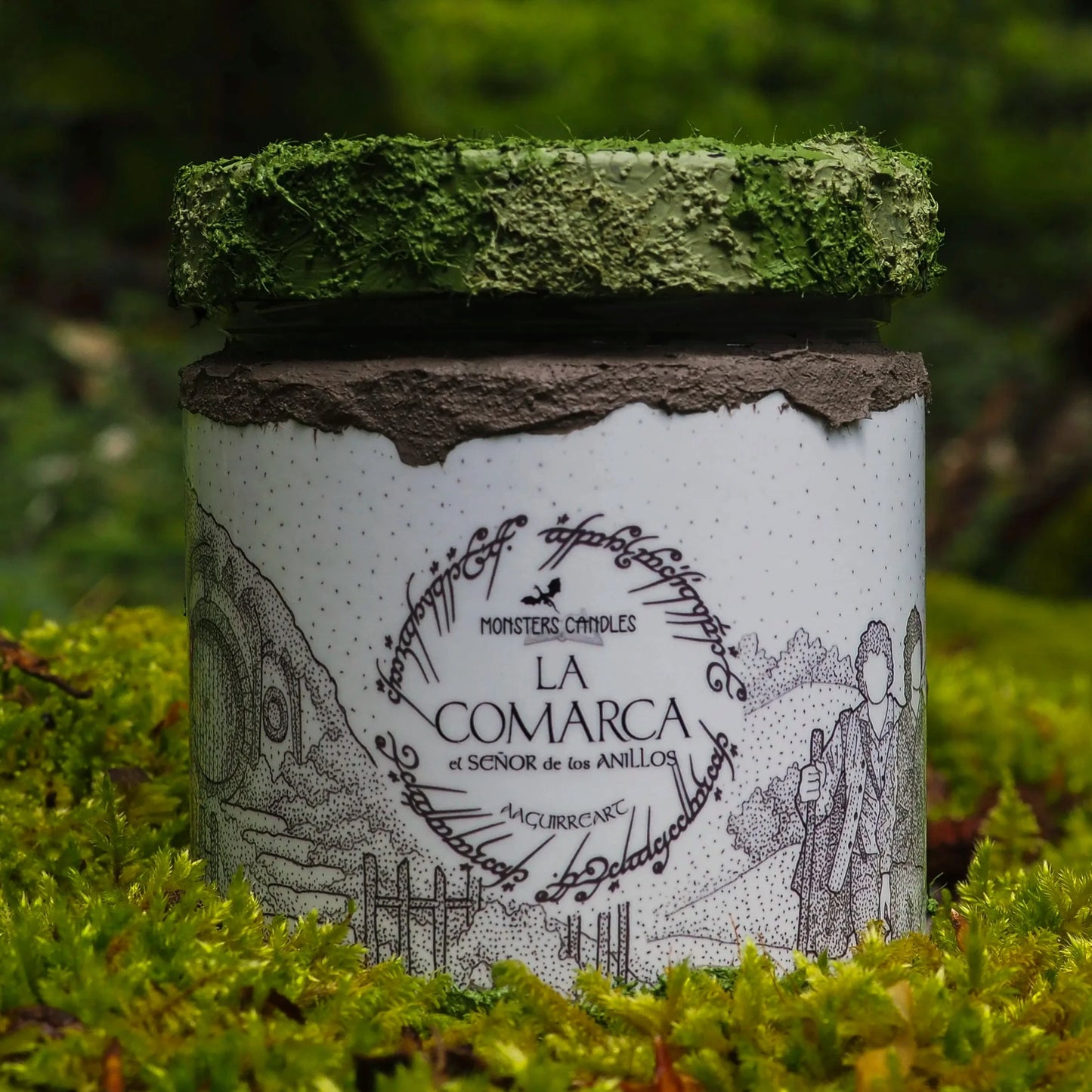 Vela "La Comarca" El Señor de los Anillos x @aaguirreart - Monsters Candles ® - Velas Literarias artesanas de soja 100% ecológica
