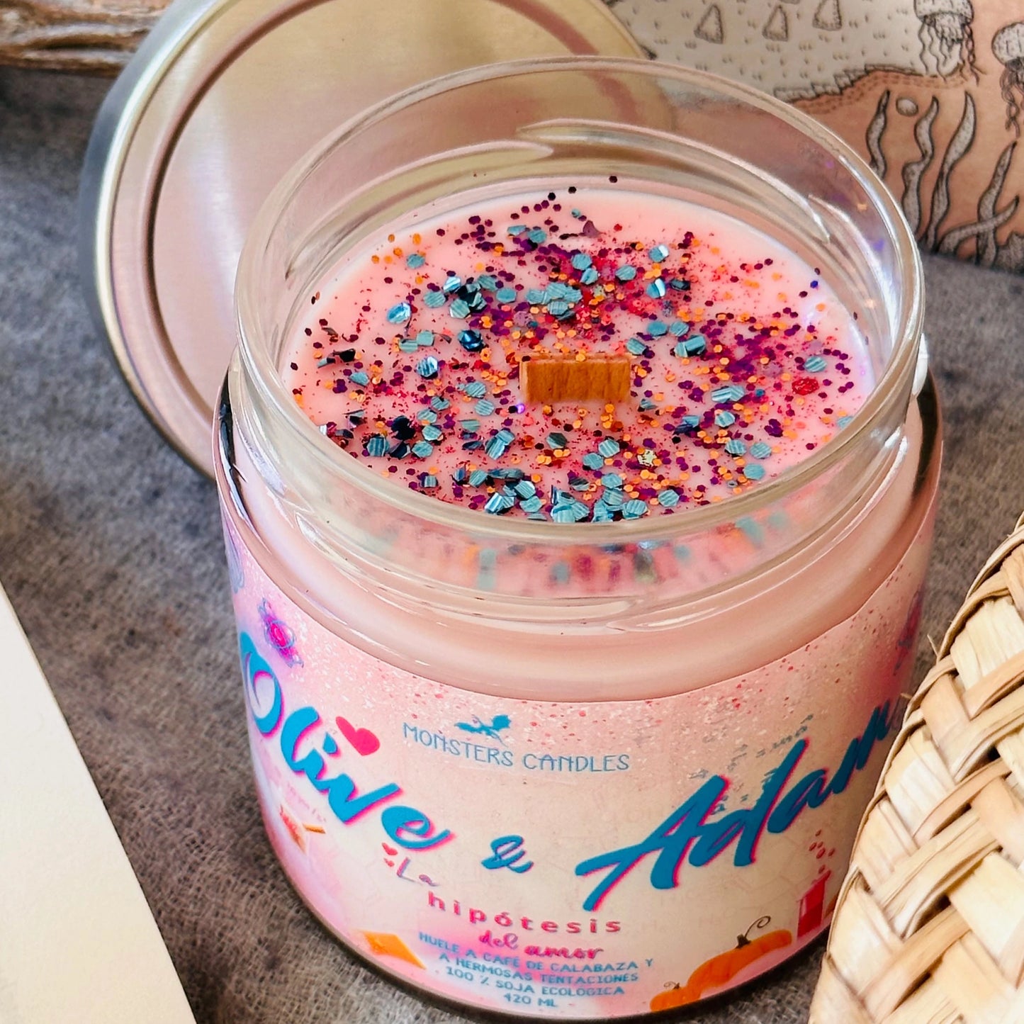 Vela “Olive y Adam” La Hipótesis del Amor - Monsters Candles ® - Velas Literarias artesanas de soja 100% ecológica