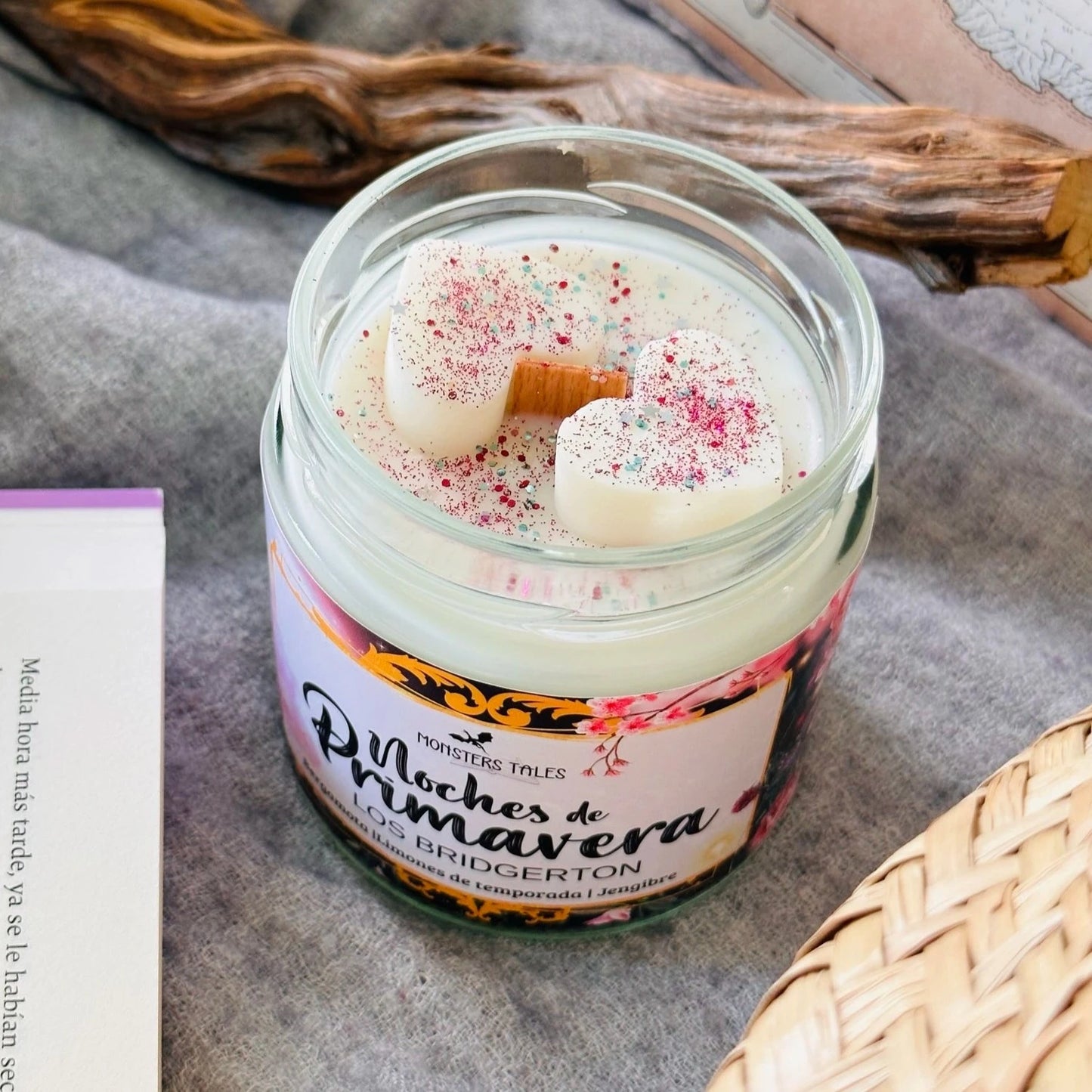 Vela “Noches de Primavera” Los Bridgerton - Monsters Candles ® - Velas Literarias artesanas de soja 100% ecológica