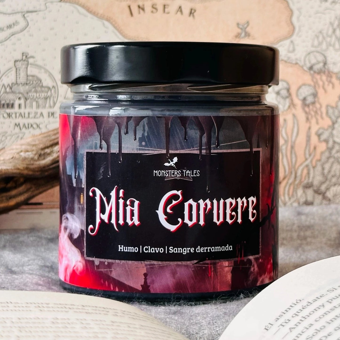 Vela “Mia Corvere” Nuncanoche - Monsters Candles ® - Velas Literarias artesanas de soja 100% ecológica