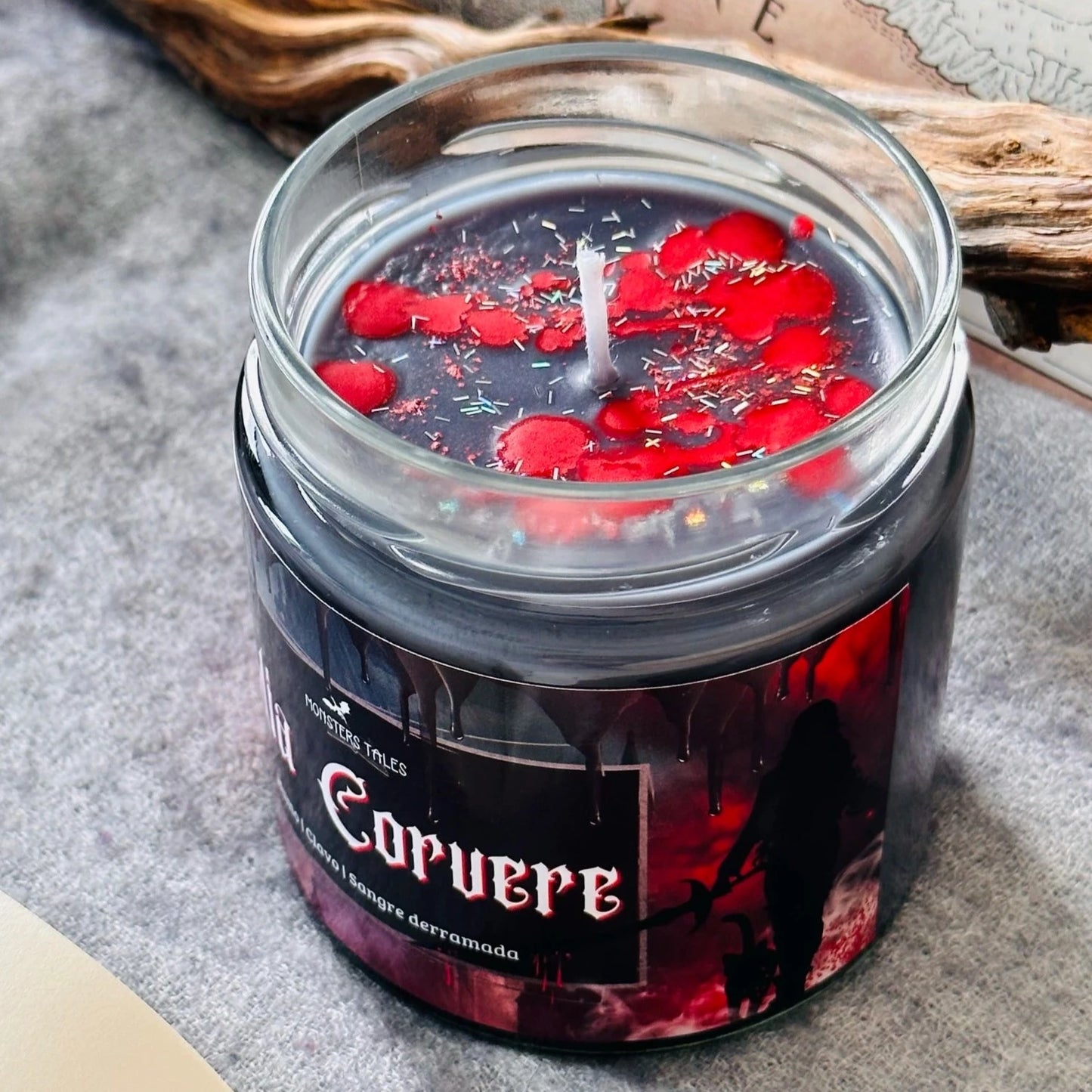 Vela “Mia Corvere” Nuncanoche - Monsters Candles ® - Velas Literarias artesanas de soja 100% ecológica