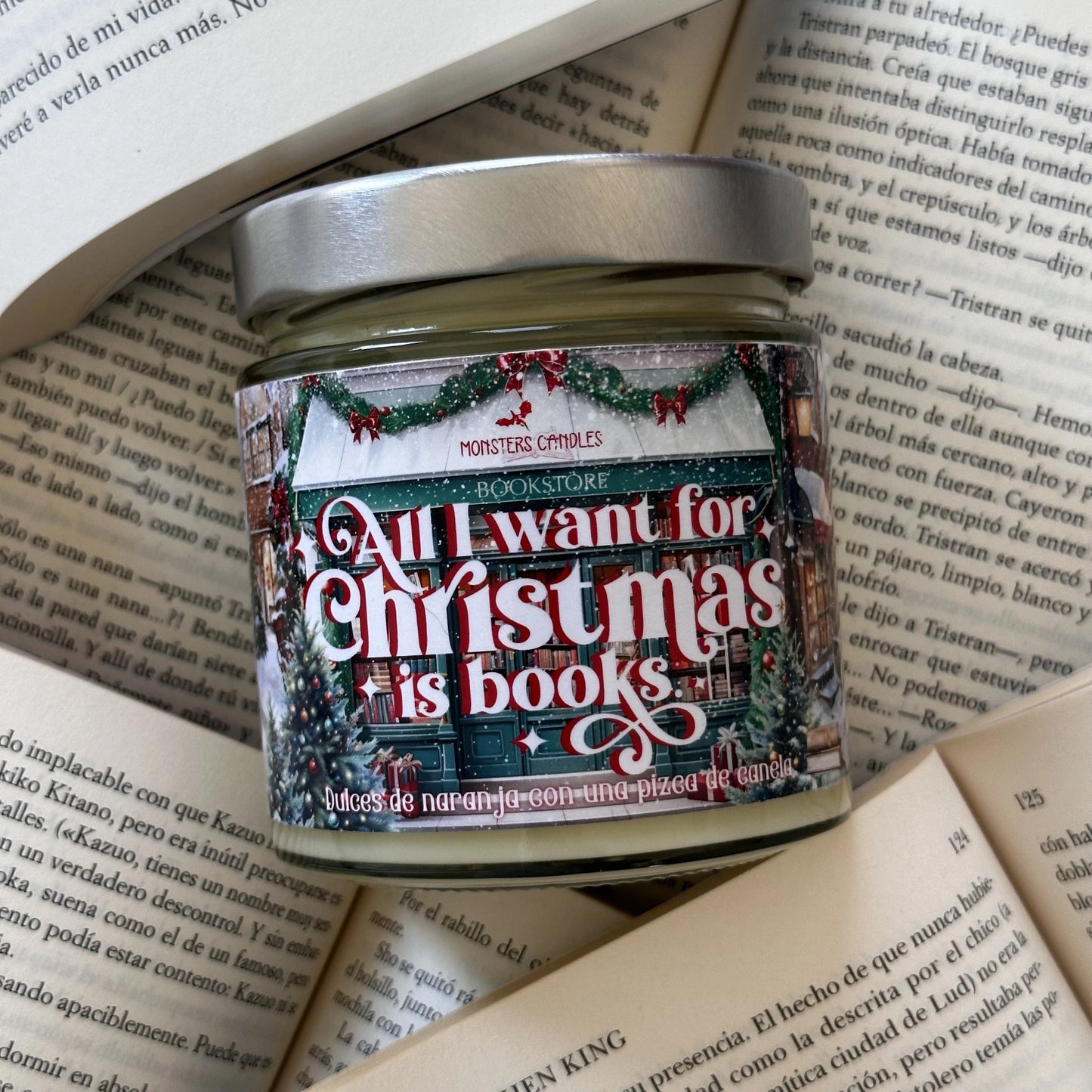 Vela "All I want for Christmas is... books" Colección "Navidad” - Monsters Candles ® - Velas Literarias artesanas de soja 100% ecológica