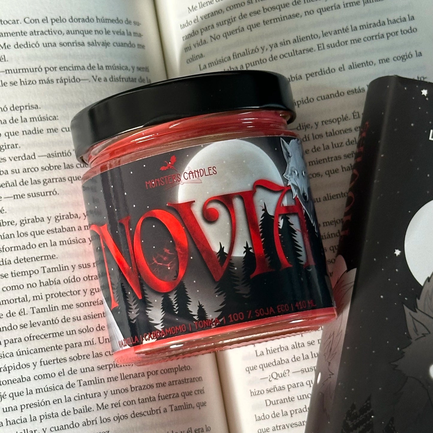 Vela "Novia" Ali Hazelwood - Monsters Candles ® - Velas Literarias artesanas de soja 100% ecológica