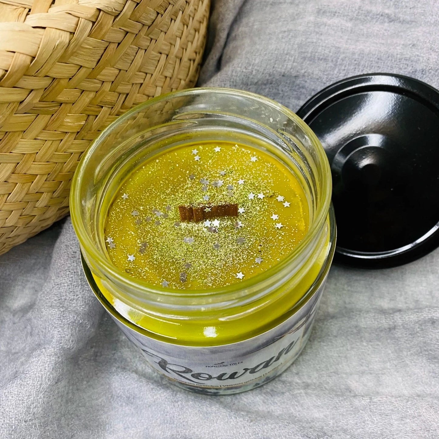 Vela “Rowan Whitethorn” Trono de Cristal - Monsters Candles ® - Velas Literarias artesanas de soja 100% ecológica