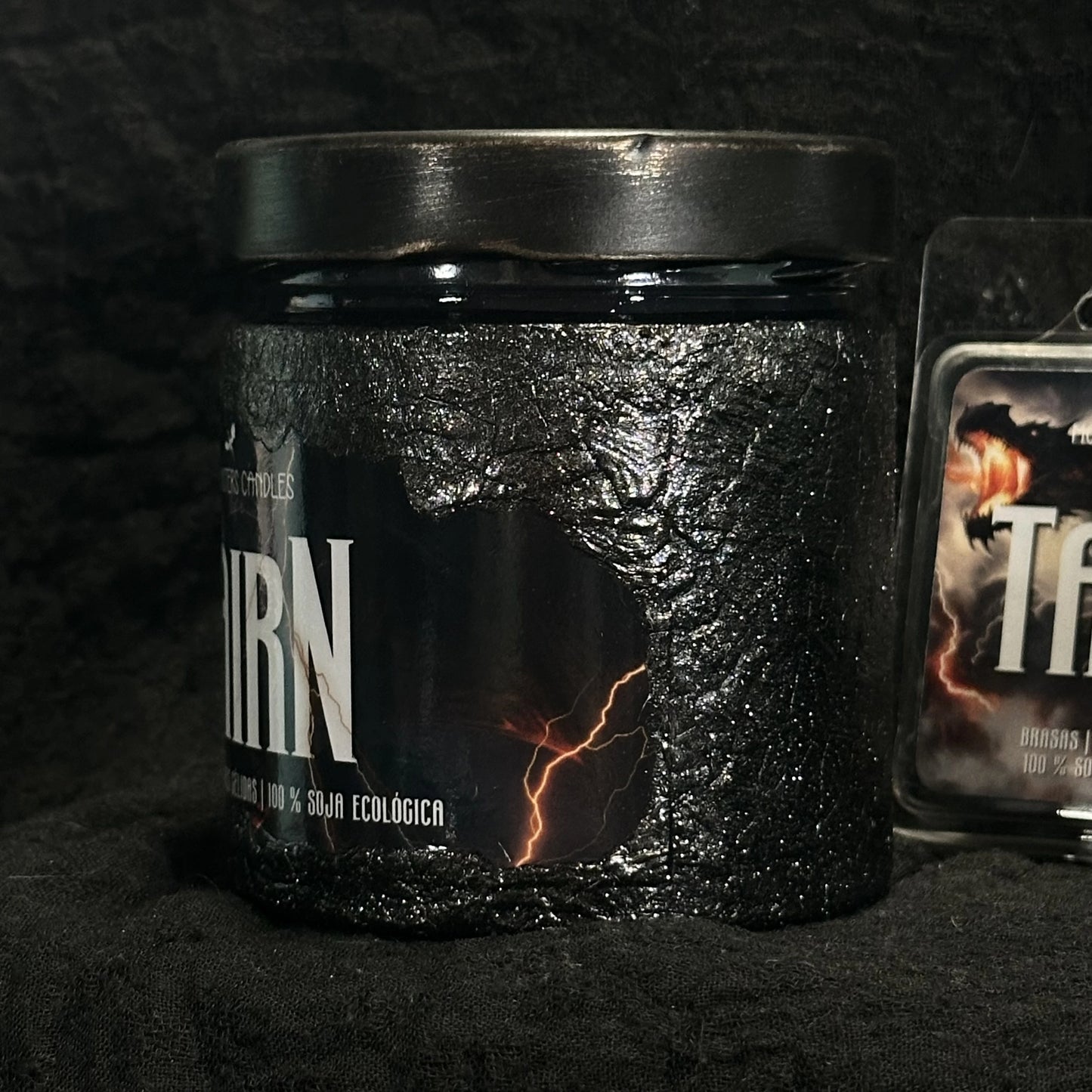 Vela "Tairn" Fourth Wing / Alas de Sangre - Monsters Candles ® - Velas Literarias artesanas de soja 100% ecológica