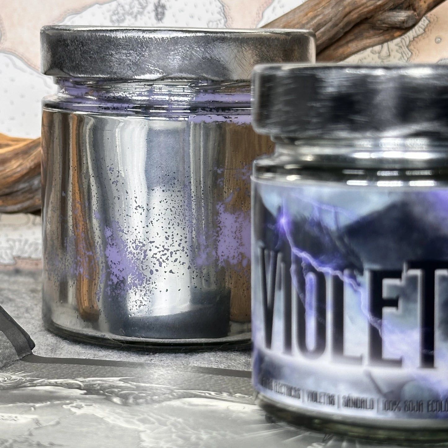 Vela "Violet Sorrengail" Fourth Wing / Alas de Sangre - Monsters Candles ® - Velas Literarias artesanas de soja 100% ecológica