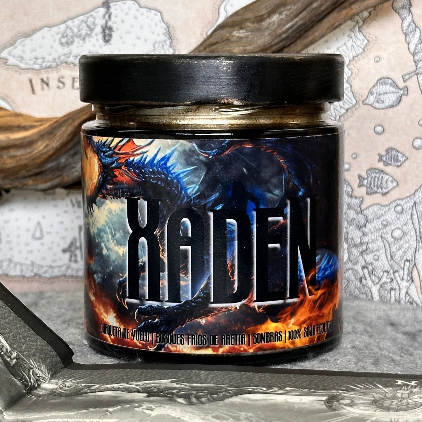 Vela "Xaden Riorson" Fourth Wing / Alas de Sangre - Monsters Candles ® - Velas Literarias artesanas de soja 100% ecológica