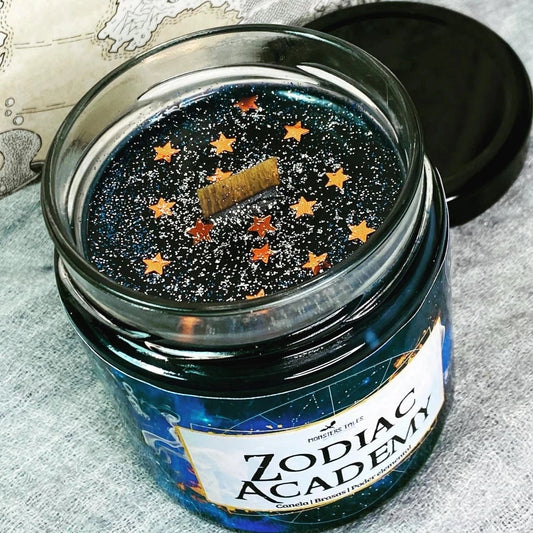 Vela “Zodiac Academy” - Monsters Candles ® - Velas Literarias artesanas de soja 100% ecológica