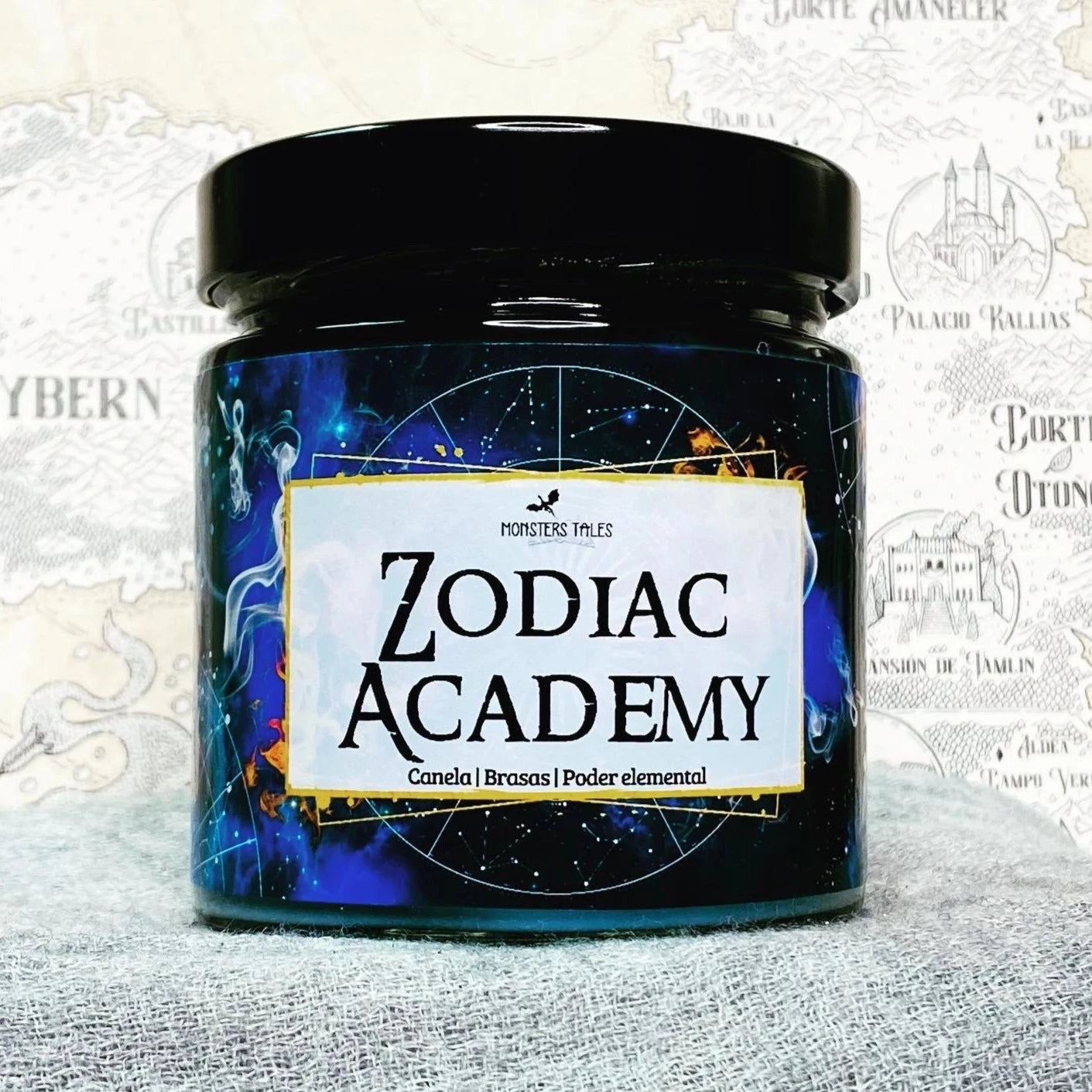 Vela “Zodiac Academy” - Monsters Candles ® - Velas Literarias artesanas de soja 100% ecológica