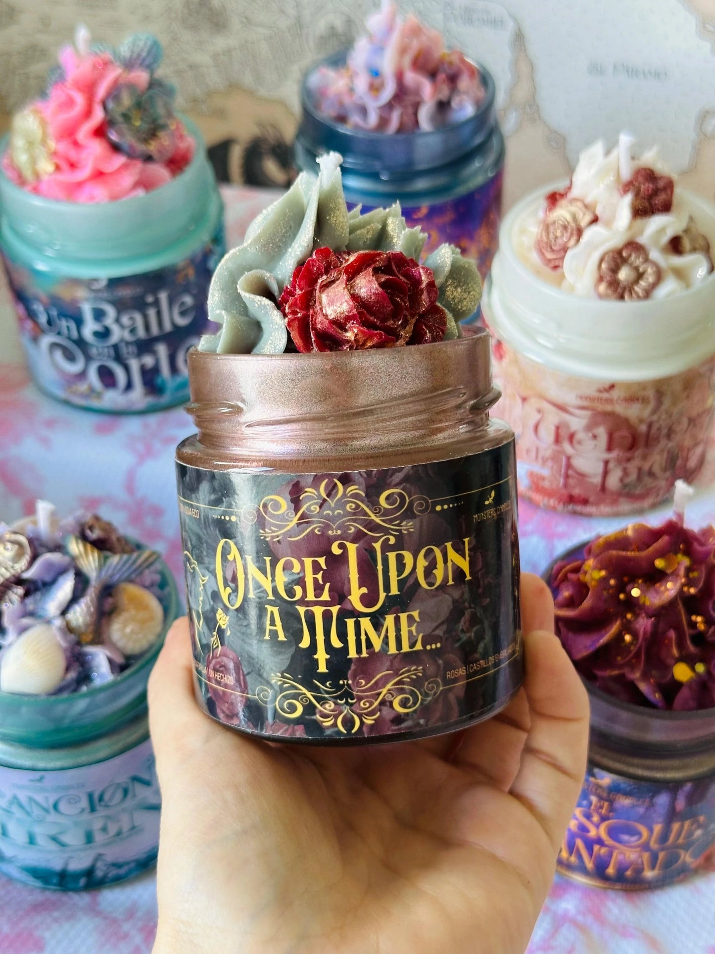 ela "Once Upon A Time" Colección Fantasía - Monsters Candles ® - Velas Literarias artesanas de soja 100% ecológica