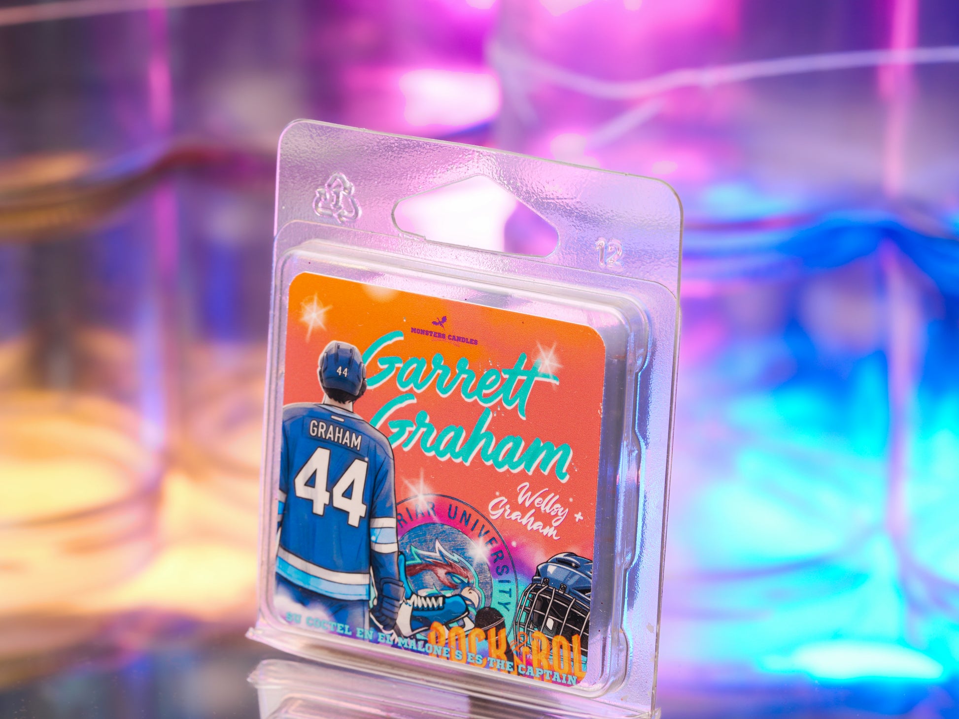 Vela Cóctel “Garrett Graham" Off Campus - Monsters Candles ® - Velas Literarias