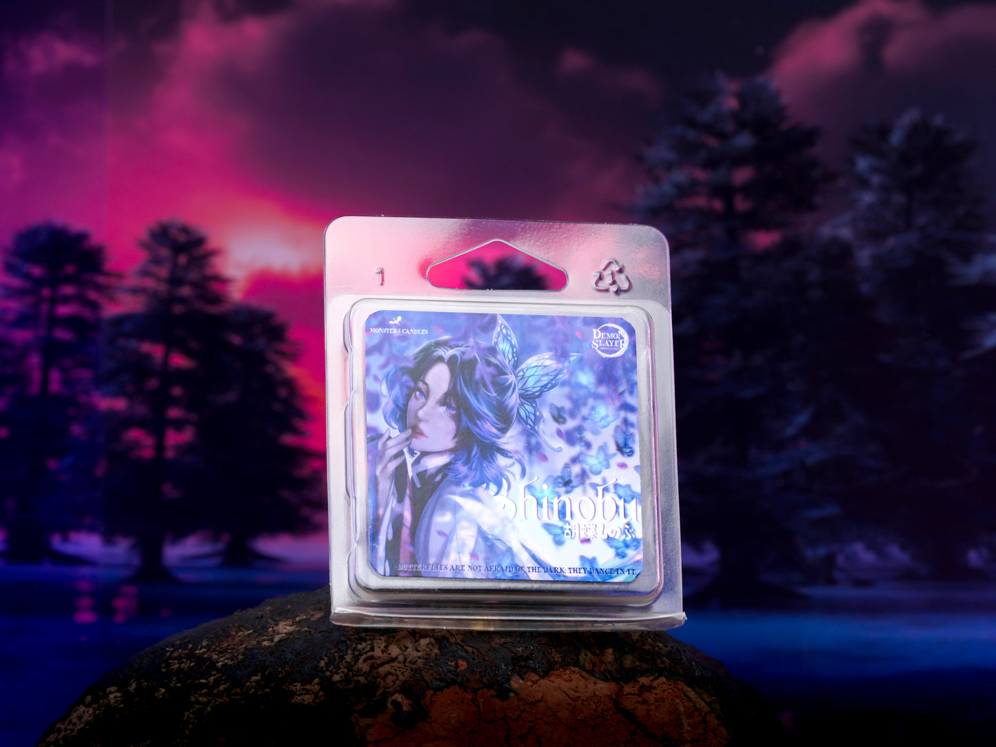 Vela Clásica “Shinobu Kocho" Kimetsu no Yaiba x @crisolcrowling - Monsters Candles ® - Velas Literarias