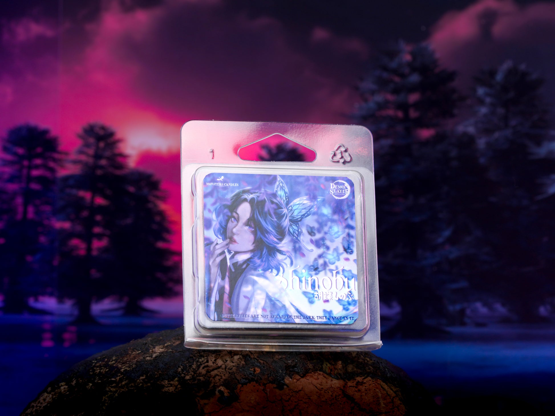 Vela Clásica “Shinobu Kocho" Kimetsu no Yaiba x @crisolcrowling - Monsters Candles ® - Velas Literarias