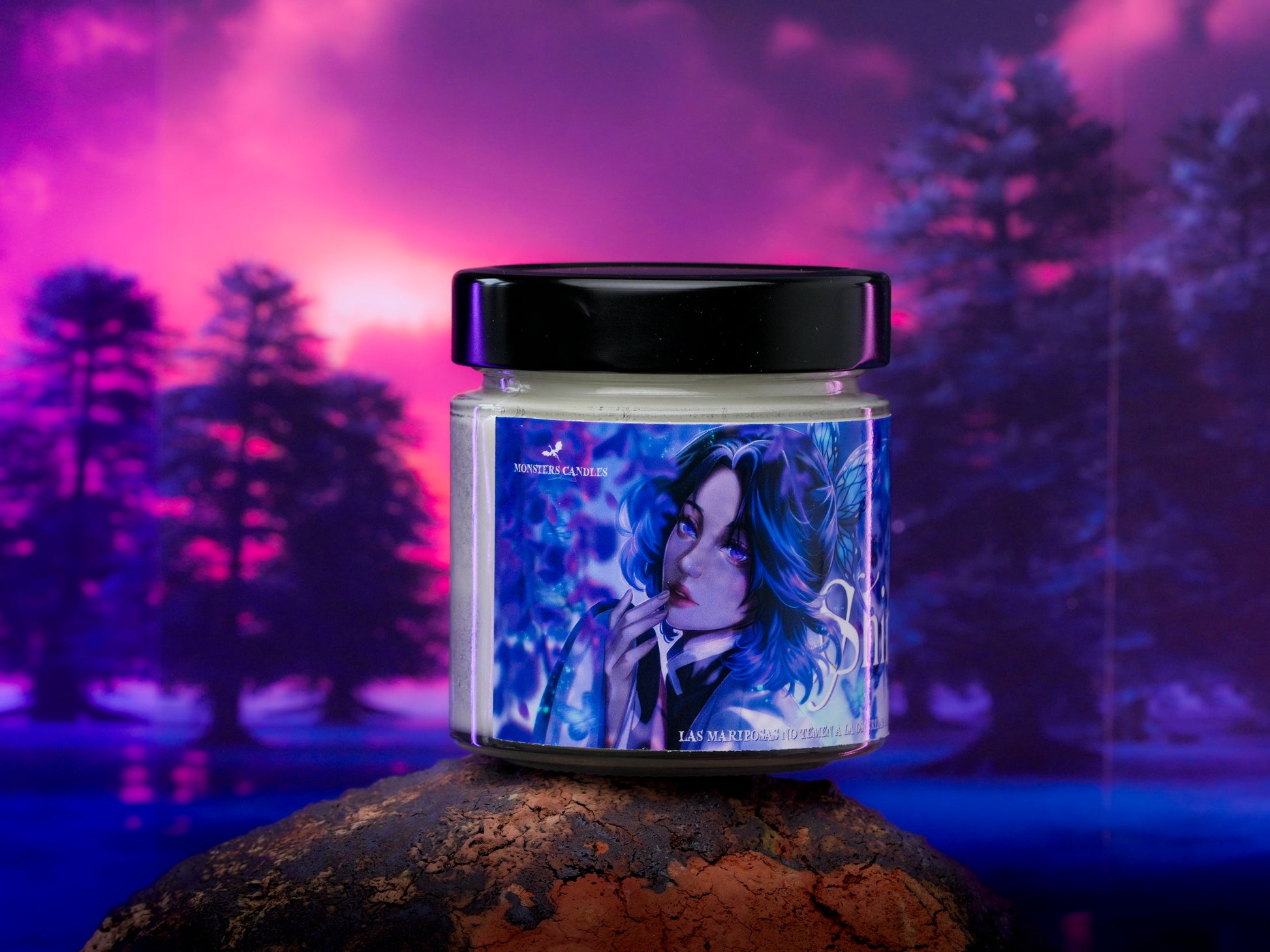 Vela Clásica “Shinobu Kocho" Kimetsu no Yaiba x @crisolcrowling - Monsters Candles ® - Velas Literarias