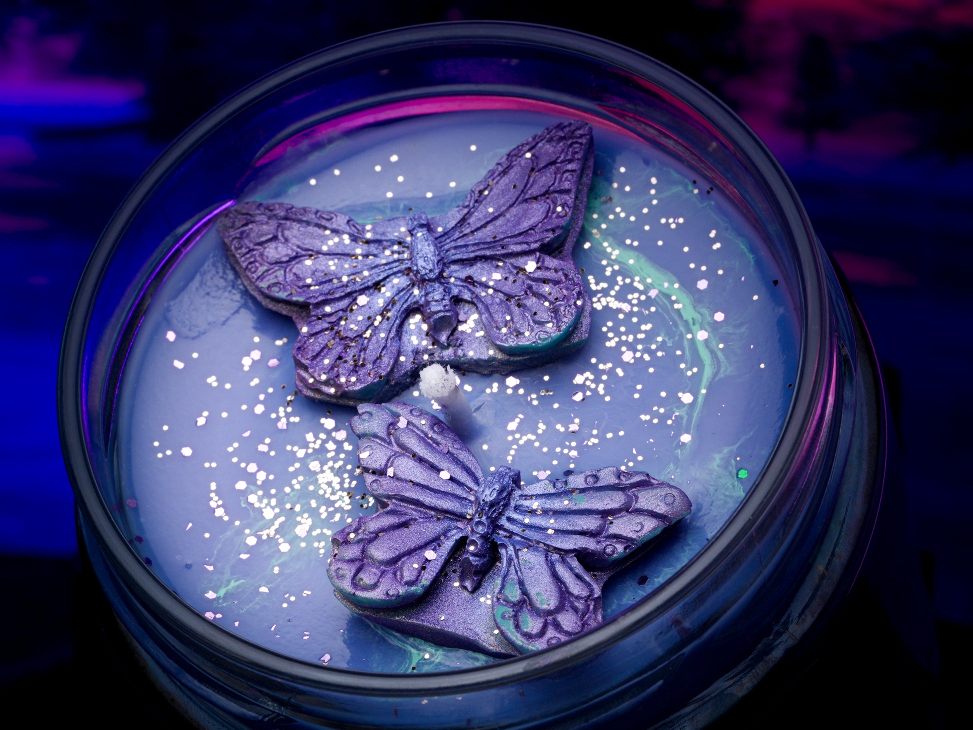 Vela “Shinobu Kocho" Kimetsu no Yaiba x @crisolcrowling - Monsters Candles ® - Velas Literarias