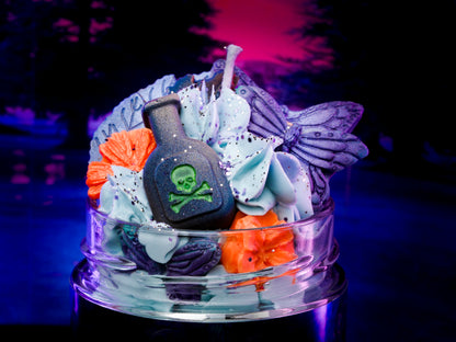 Vela "Shinobu Kocho” Kimetsu no Yaiba - Ed. Exclusiva x @crisolcrowling - Monsters Candles ® - Velas Literarias