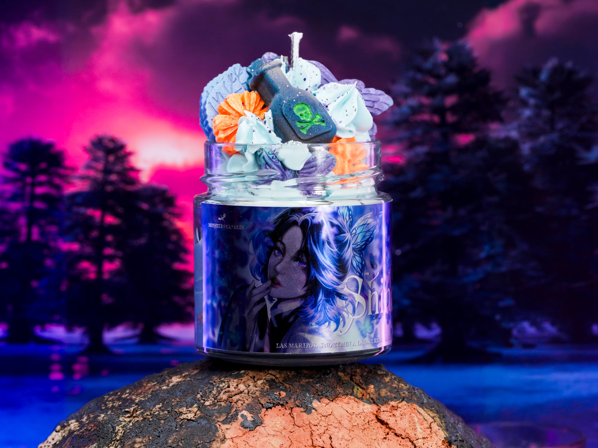 Vela "Shinobu Kocho” Kimetsu no Yaiba - Ed. Exclusiva x @crisolcrowling - Monsters Candles ® - Velas Literarias