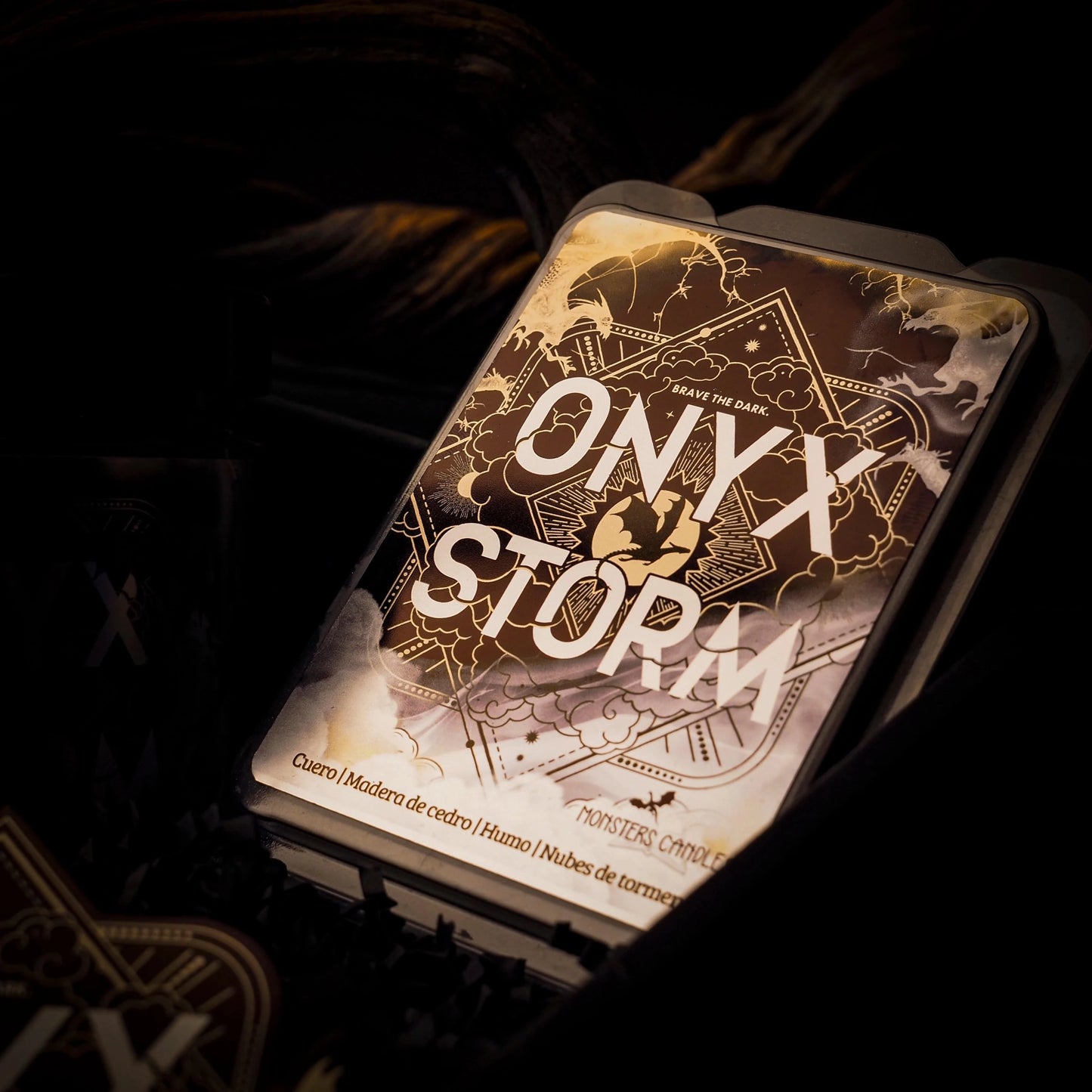 Melts Alas de Ónix / Onyx Storm | Monsters Candles ® - Velas Literarias