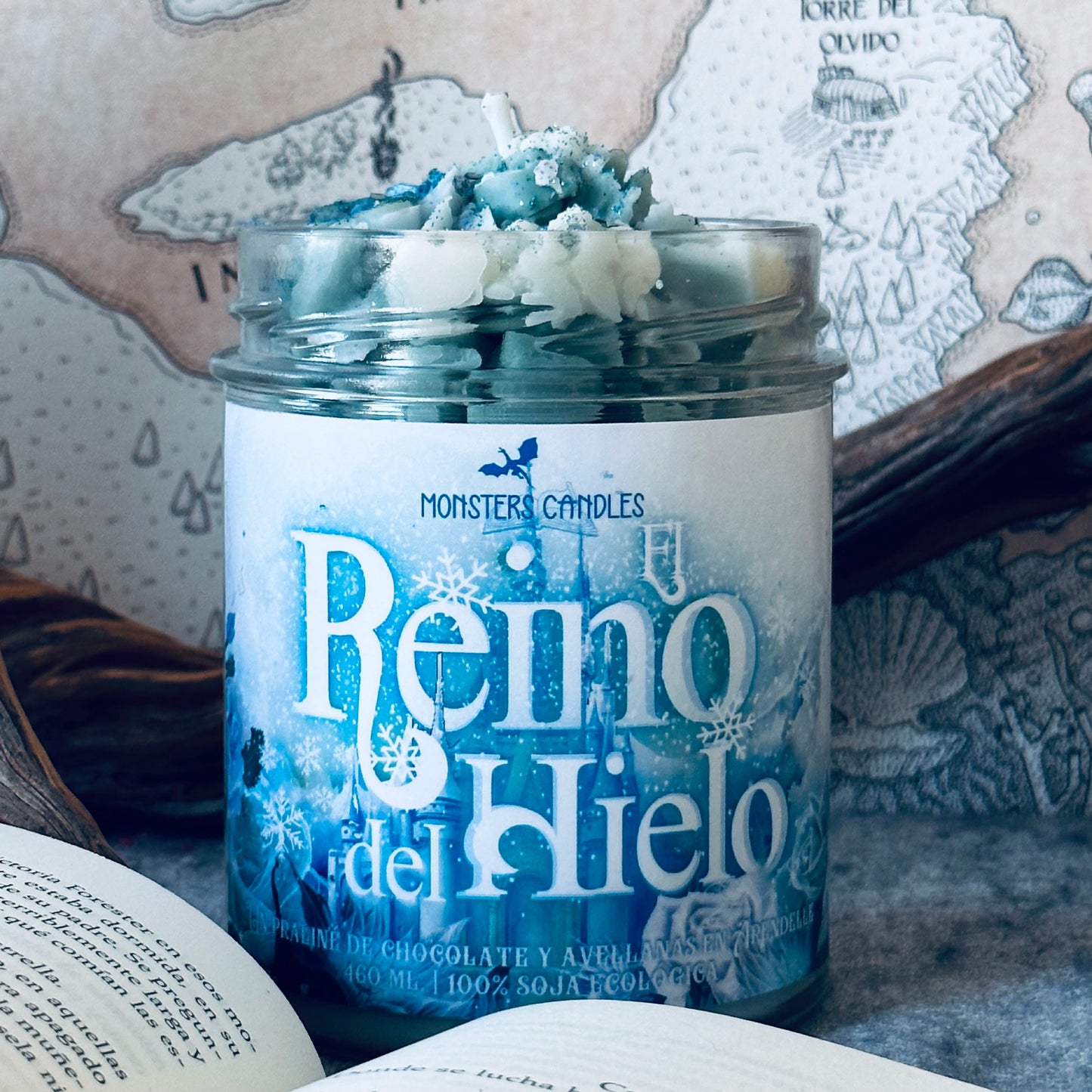 Vela “El Reino del Hielo” Colección Navidad - Monsters Candles ® - Velas Literarias artesanas de soja 100% ecológica