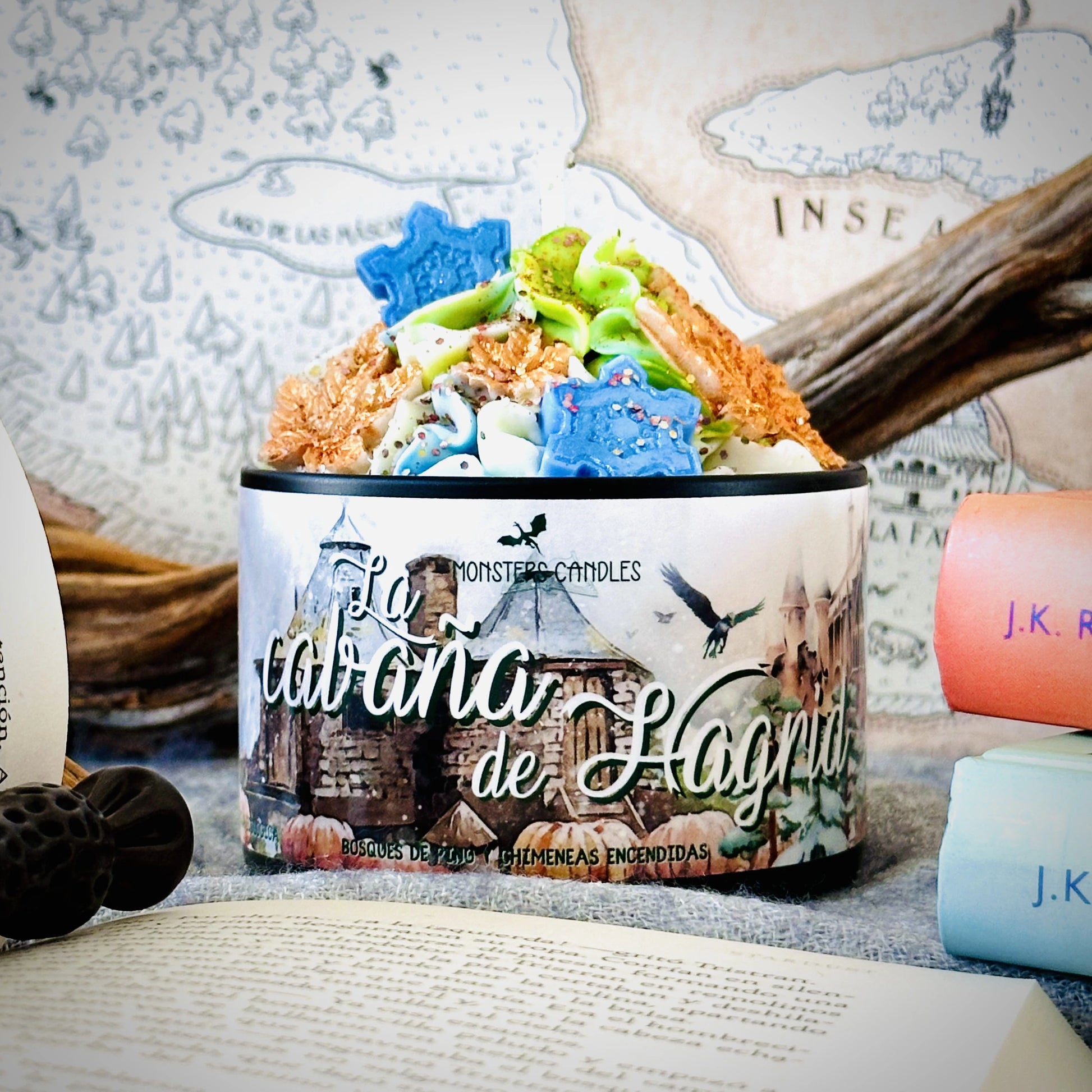 Vela “La cabaña de Hagrid” Colección Harry Potter - Monsters Candles ® - Velas Literarias artesanas de soja 100% ecológica