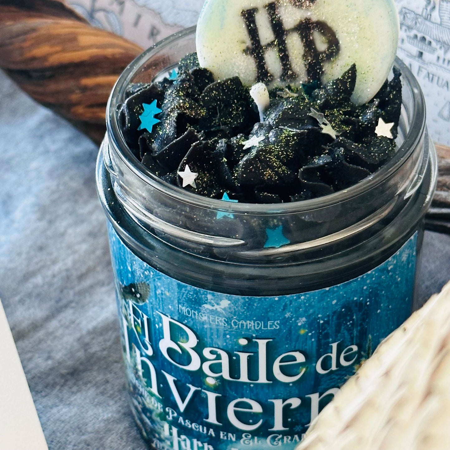 Vela “El Baile de Invierno de Harry Potter” Colección Harry Potter - Monsters Candles ® - Velas Literarias artesanas de soja 100% ecológica