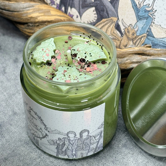 Vela "La Comarca" El Señor de los Anillos x @aaguirreart - Monsters Candles ® - Velas Literarias artesanas de soja 100% ecológica